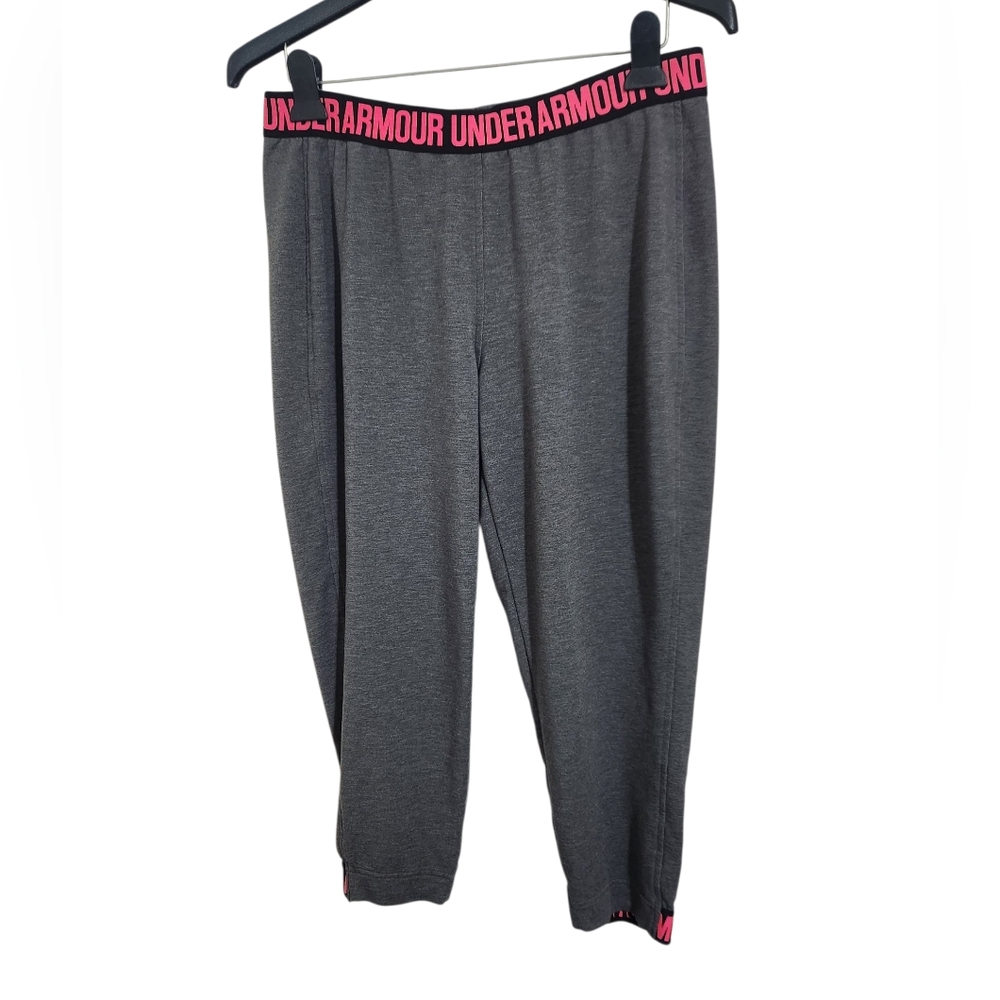 Under Armour Charcoal Capris with Vibrant Pink Waistband Size L